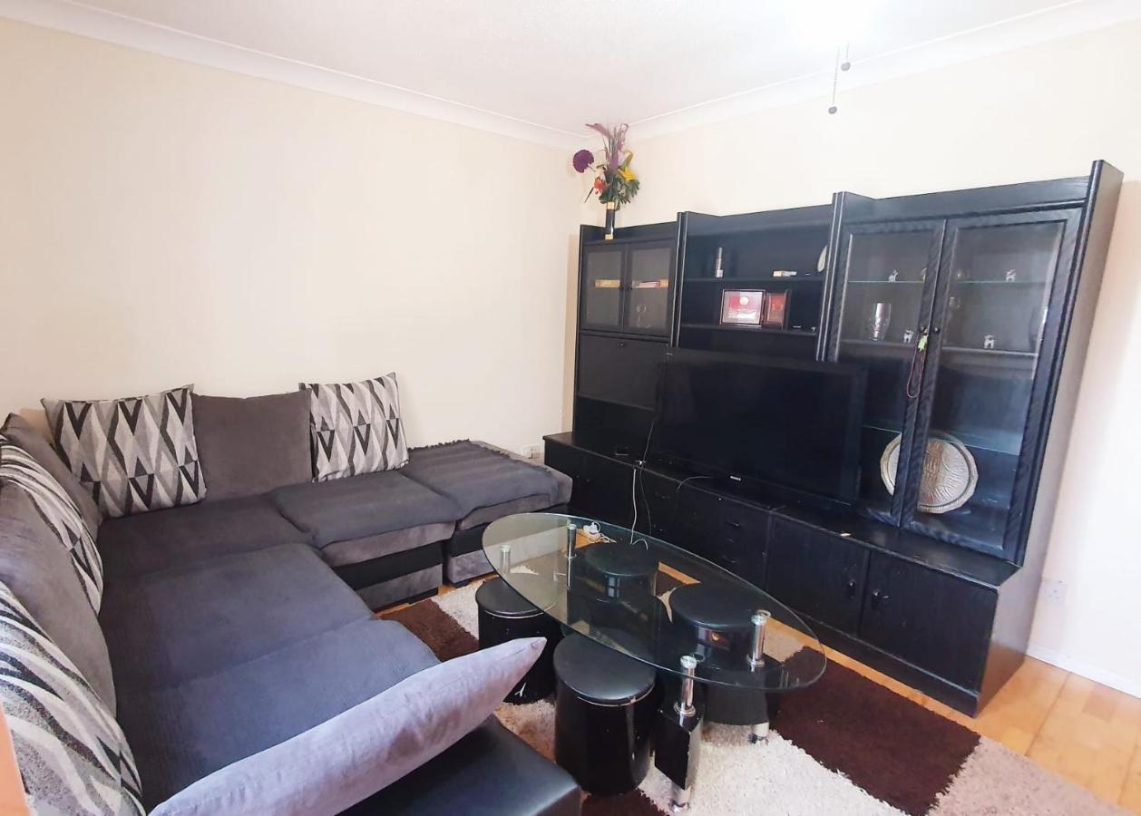 1 Bedroom Apartment Close To Slough Train Station Exterior photo