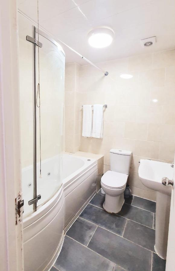 1 Bedroom Apartment Close To Slough Train Station Exterior photo