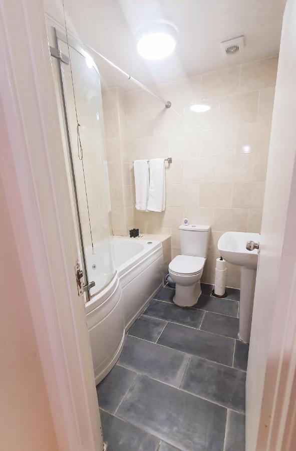 1 Bedroom Apartment Close To Slough Train Station Exterior photo